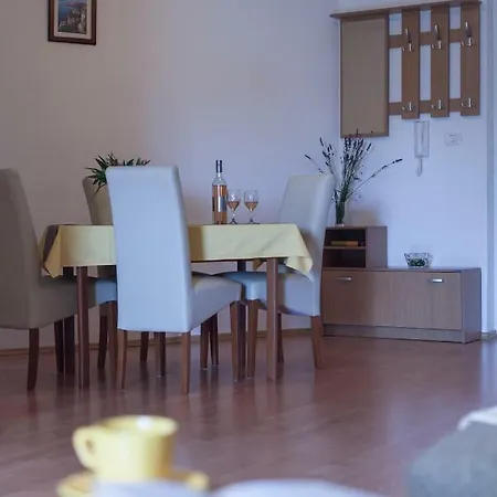 Helga Apartment *